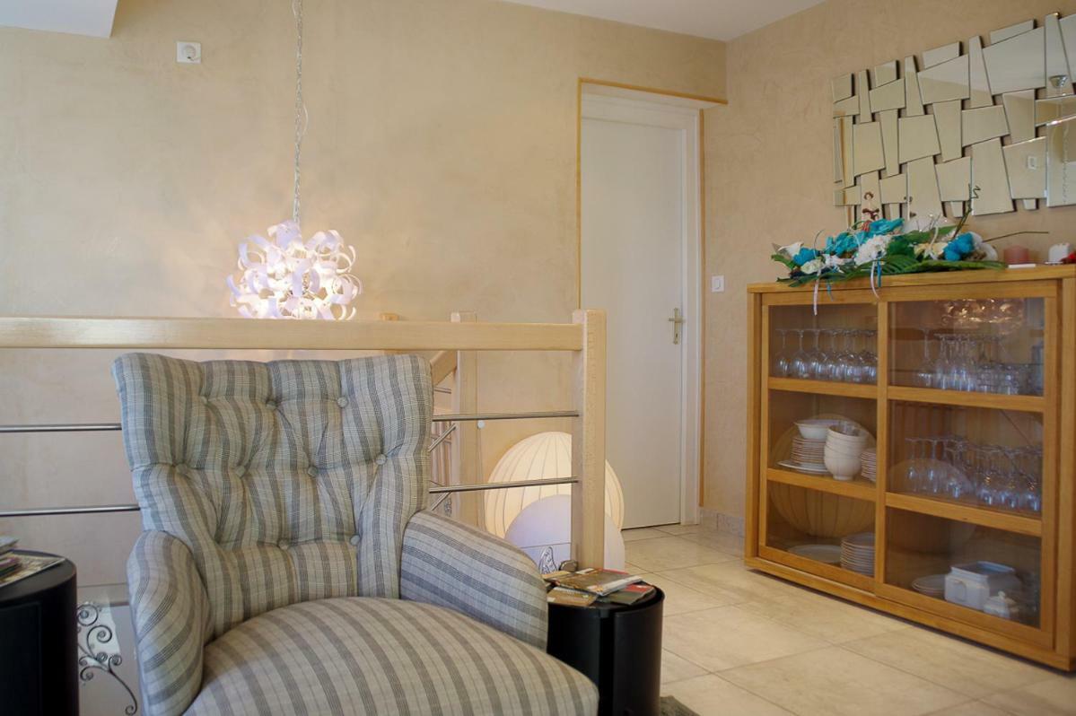 Guest House Domaine Des Grouilleres Saint-Clair-du-Rhone 외부 사진