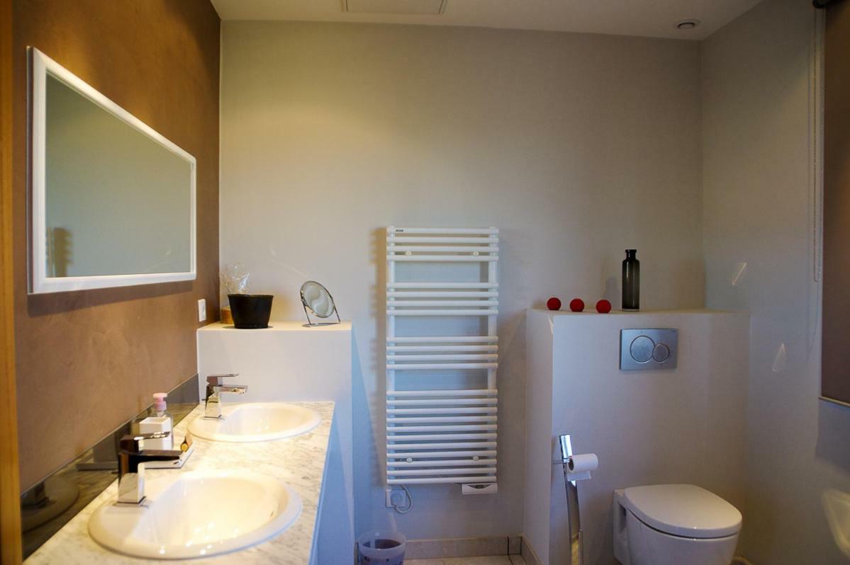 Guest House Domaine Des Grouilleres Saint-Clair-du-Rhone 외부 사진